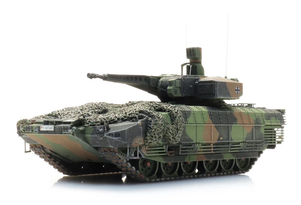 artitec-6870675-1-Bundeswehr-Schützenpanzer-Puma-SPz-flecktarn-gefechtsbereit