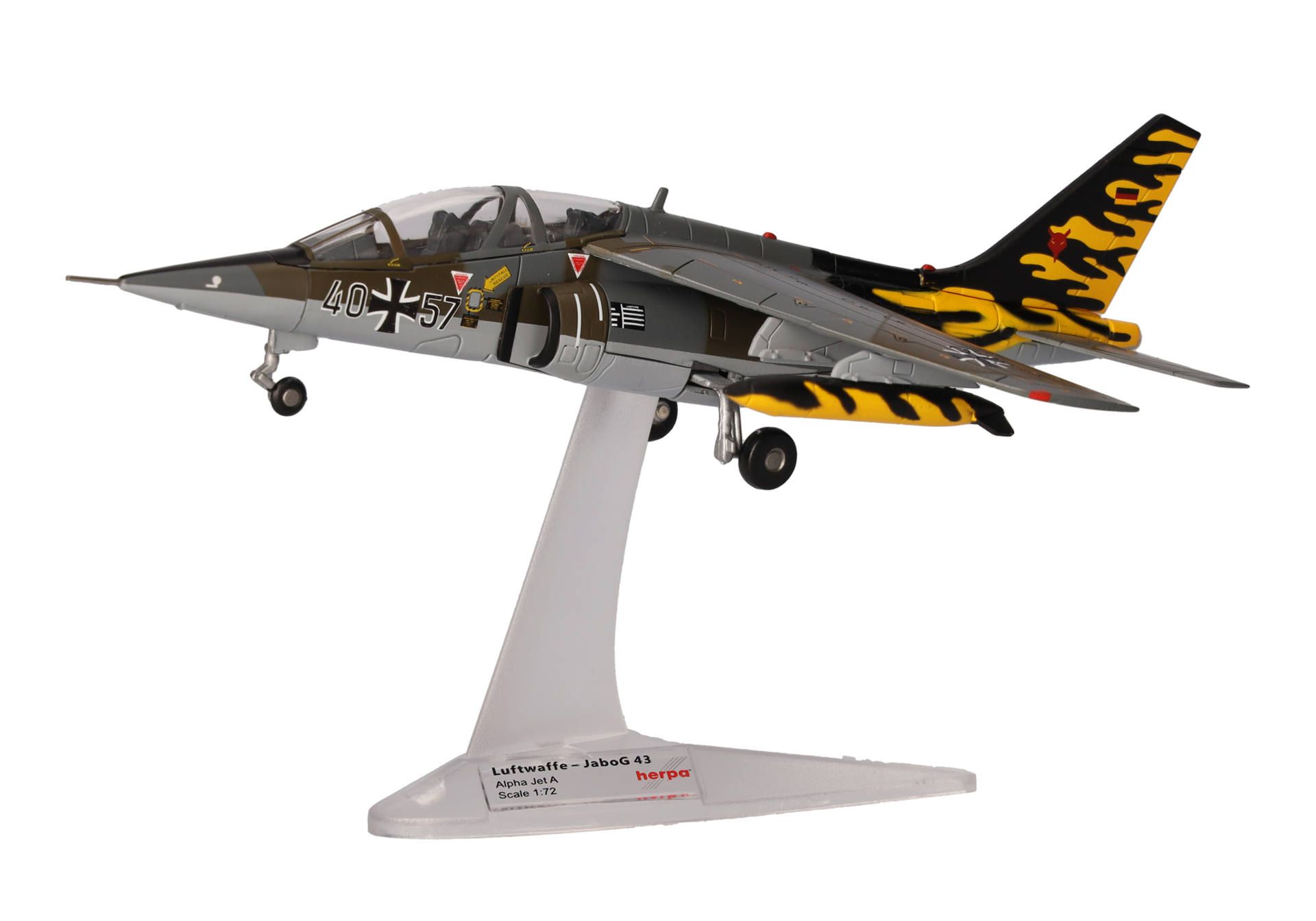 herpa-580878-2-Luftwaffe-Alpha-Jet-A-JaboG-43-Oldenburg-NATO-Tiger-Meet-1991-40-57