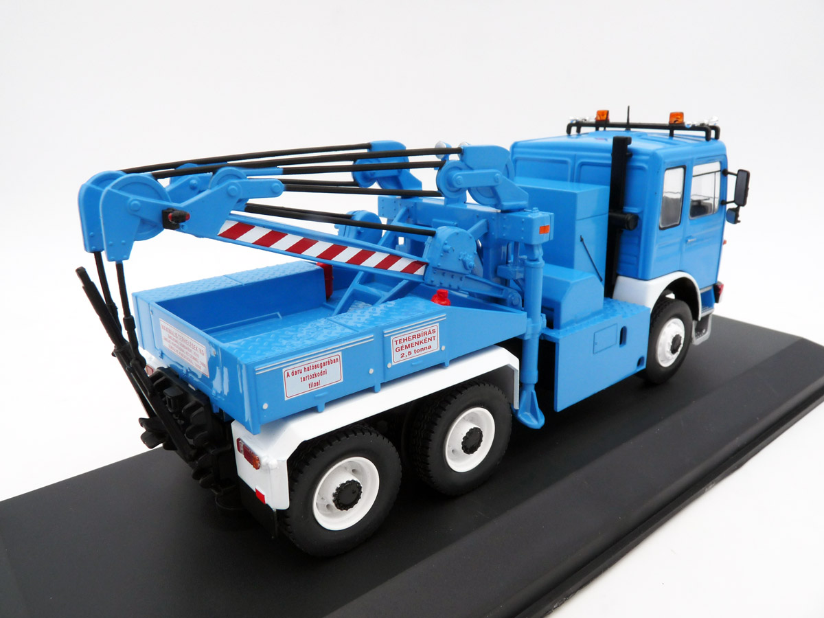 ixo-TRU043B22-2-MAN-26281-Kranwagen-blau-80er-Jahre-F8