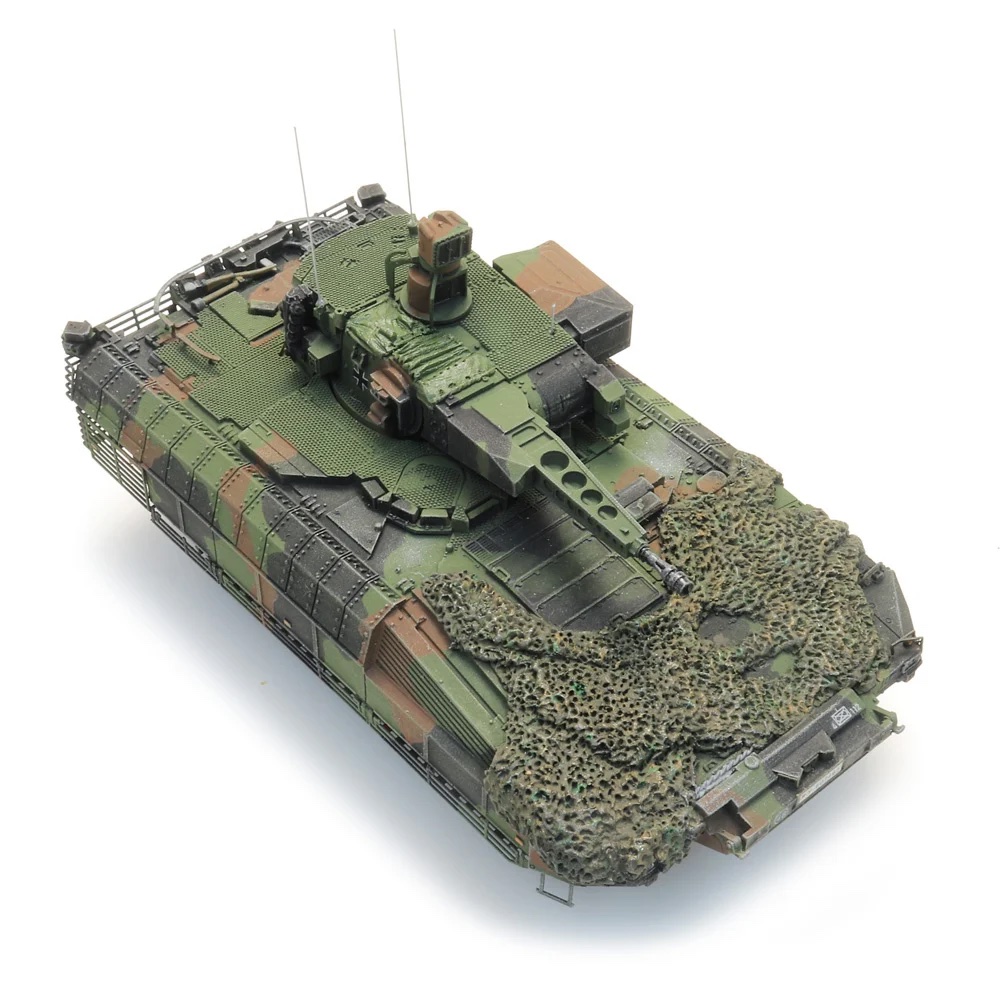 artitec-6870675-2-Bundeswehr-Schützenpanzer-Puma-SPz-flecktarn-gefechtsbereit