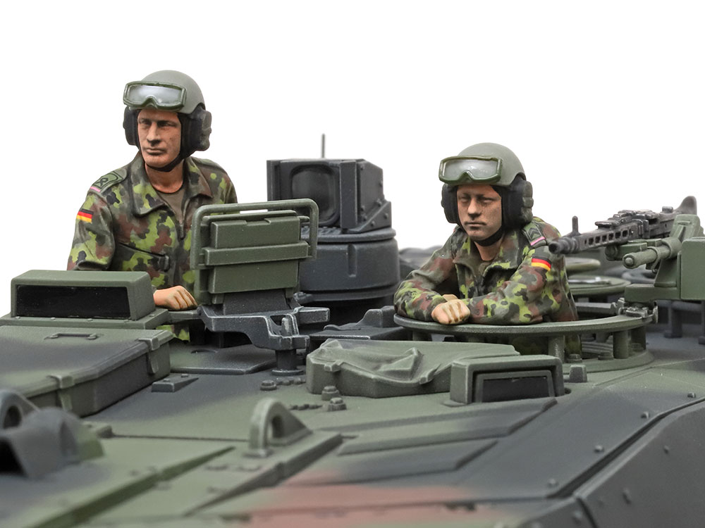 tamiya-35387-5-Bundeswehr-Kampfpanzer-Leopard-2-A7V-Besatzung