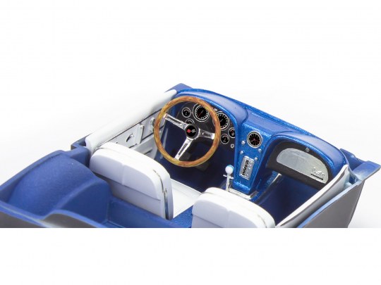 revell-85-4517-3-Chevrolet-Corvette-C2-Sting-Ray-1967-Muscle-Car-Cockpit