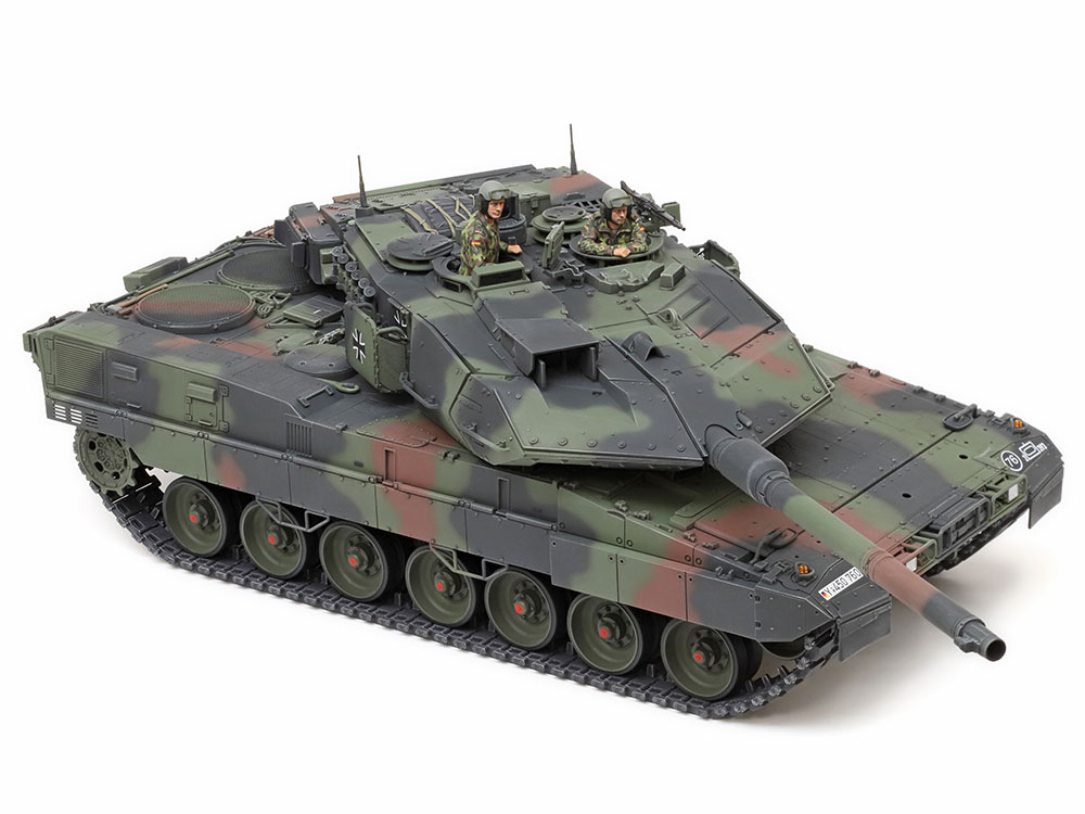 tamiya-35387-2-Bundeswehr-Kampfpanzer-Leopard-2-A7V-120mm-Glattrohr-Kanone