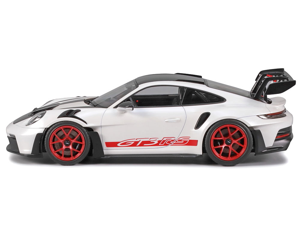 tamiya-24370-2-Porsche-911-GT2-RS-992-Modellbausatz