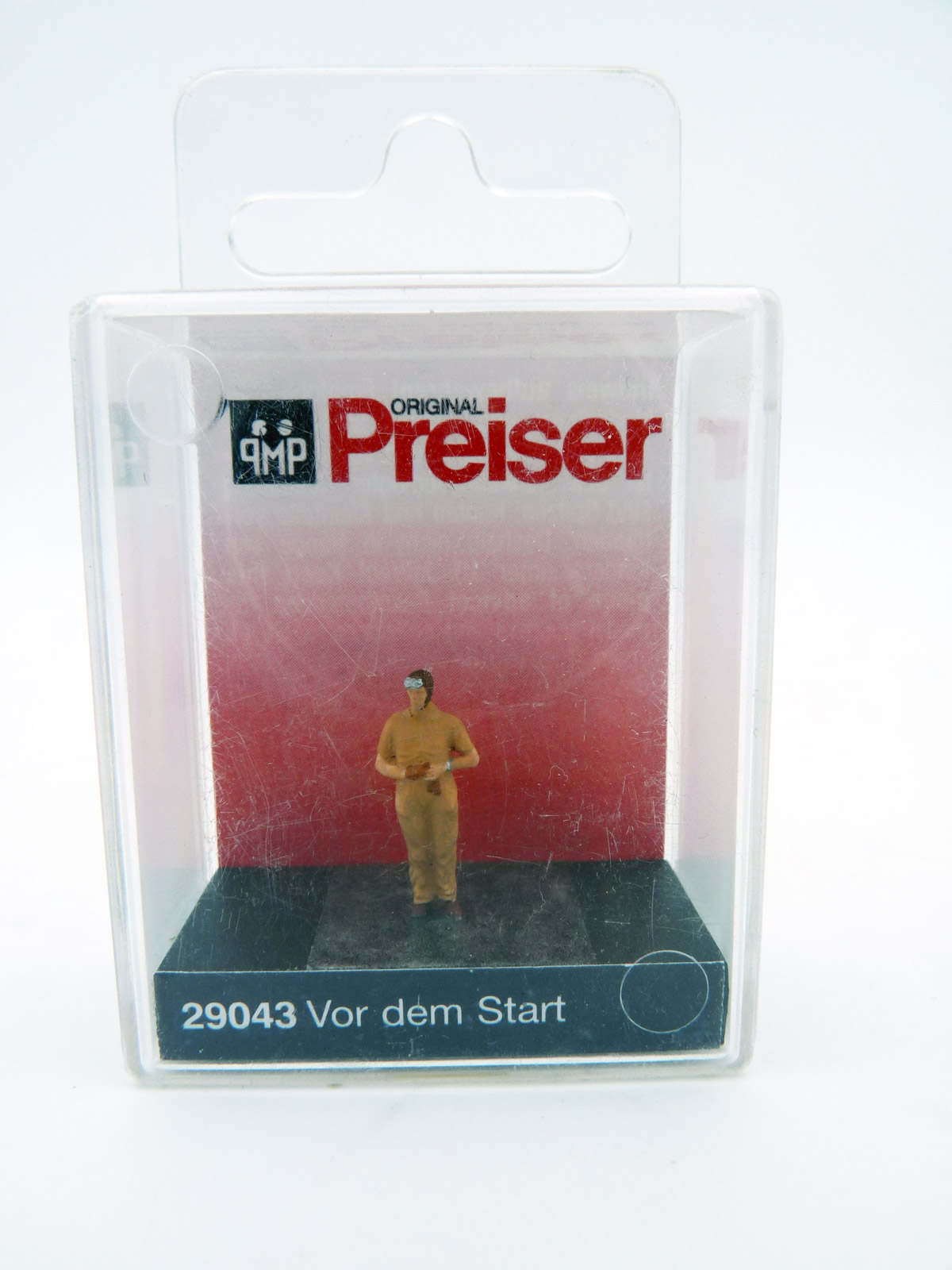 preiser-29043-Vor-dem-Start-Rennfahrer-Startvorbereitungen-Konzentration