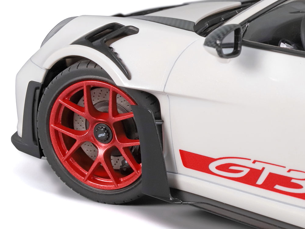 tamiya-24370-6-Porsche-911-GT2-RS-992-Modellbausatz