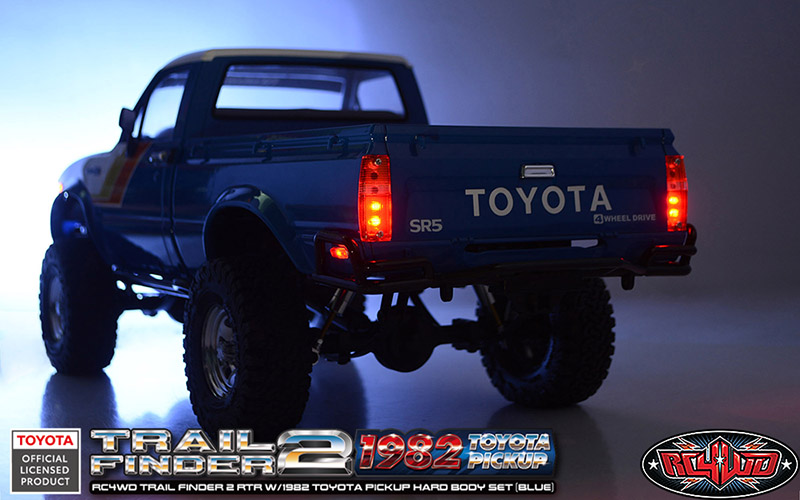 rc4wd-Z-RTR0069-6-Trail-Finder-2-1982-Toyota-Pickup-Hard-Body-Set-blue