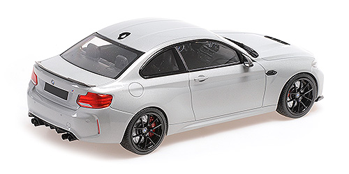 minichamps-155021024-2-BMW-M2-CS-2020-Hockenheimsilber-mit-schwarzen-Rädern-Heck-Auspuffanlage