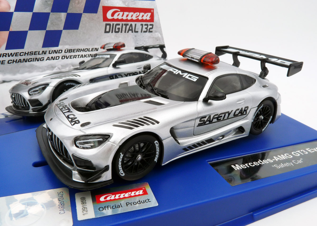 carrera-20032016-Mercedes-AMG-GT3-Evo-Safety-Car-mit-Blinklicht-Funktion