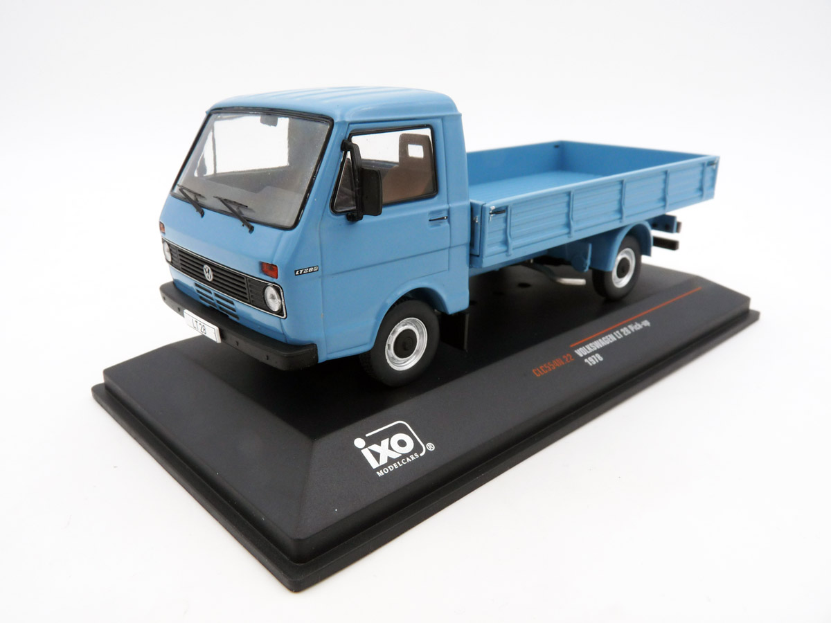 ixo-CLC554N22-1-Volkswagen-VW-LT-28-Pritsche-blau-1978