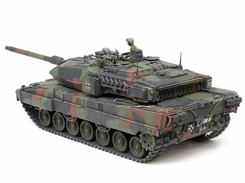 tamiya-35387-3-Bundeswehr-Kampfpanzer-Leopard-2-A7V-Seitenansicht