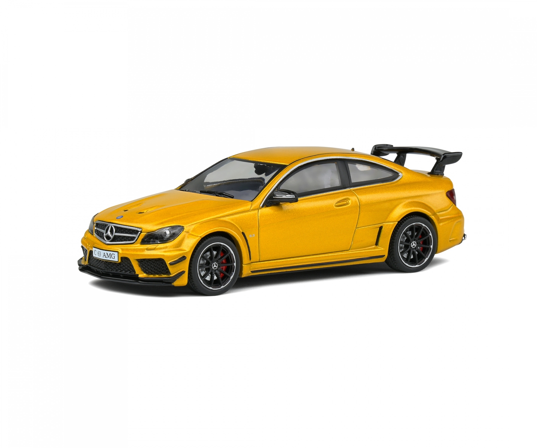 solido-S4311601-1-Mercedes-Benz-C63-AMG-Black-Series-metallic-gelb-Aufrecht