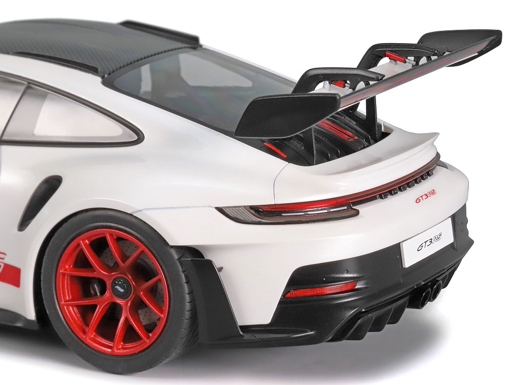 tamiya-24370-7-Porsche-911-GT2-RS-992-Modellbausatz