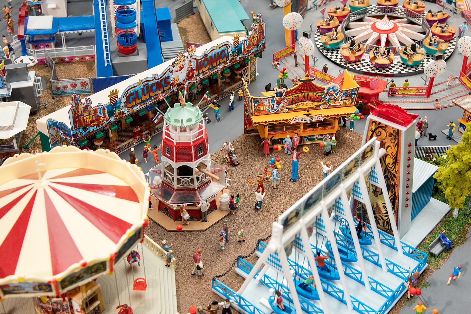 faller-140460-2-Kirmes-Se-Jahrmarkt-Vergnügen-Volksfest-Kiliani-Aschaffenburg