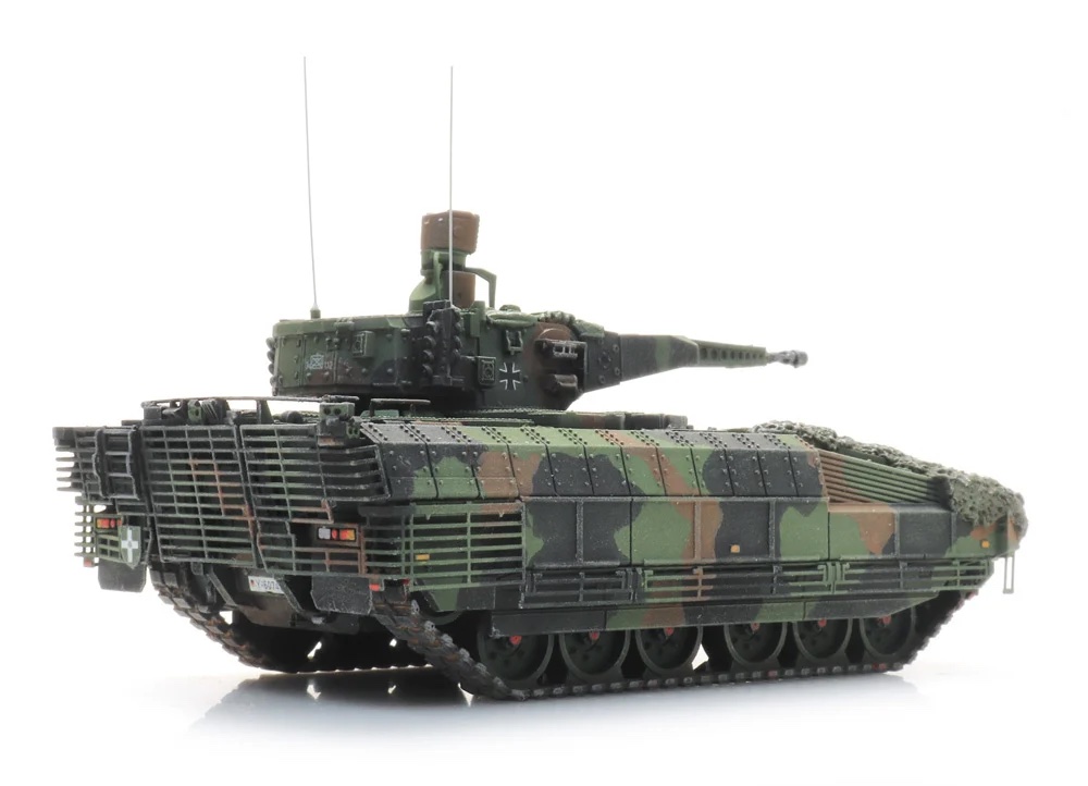 artitec-6870675-3-Bundeswehr-Schützenpanzer-Puma-SPz-flecktarn-gefechtsbereit