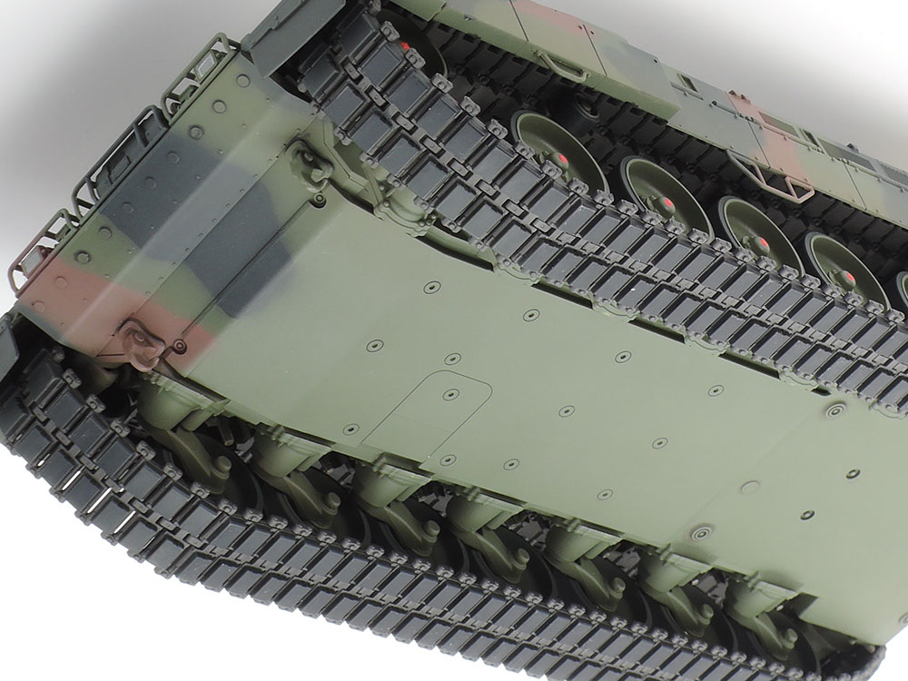 tamiya-35387-6-Bundeswehr-Kampfpanzer-Leopard-2-A7V-Wanne