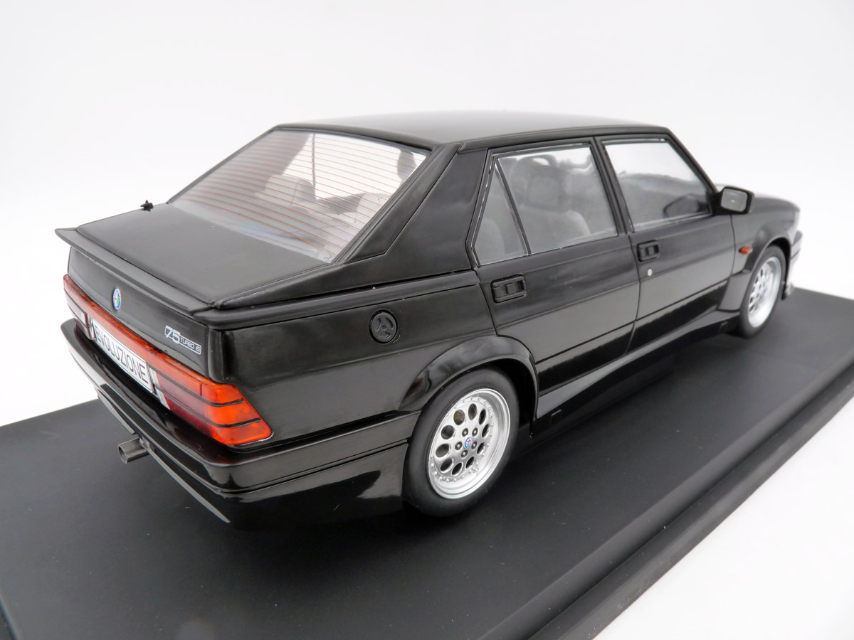 model-car-group-MCG-18429-2-Alfa-Romeo-75-1-8-Turbo-nero-schwarz