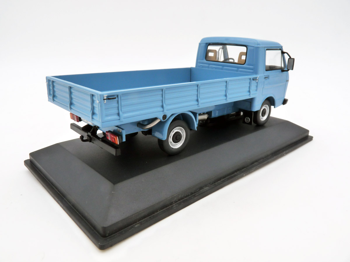 ixo-CLC554N22-2-Volkswagen-VW-LT-28-Pritsche-blau-1978