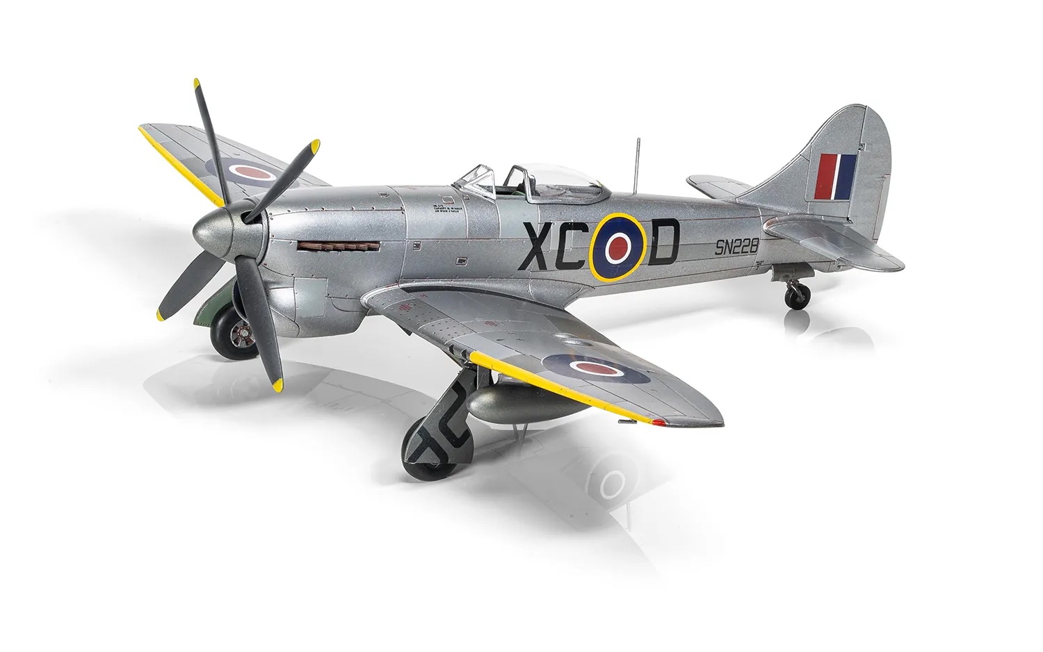 airfix-A02110-3-Hawker-Tempest-Mk-V-Post-War